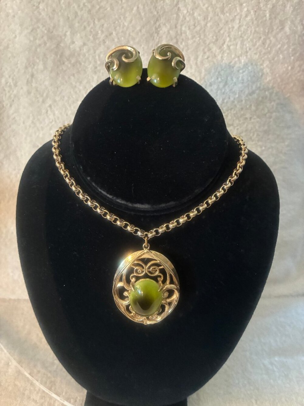 WHITING & DAVIS GOLDTONE NECKLACE AND MATCHING CLIP-ON EARRINGS